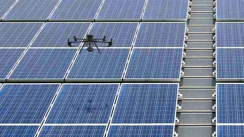 赏金国际以无人机搭配IR Sensor热显像技术进行全方面模块健检，，，有效降低人力成本并提升发电量