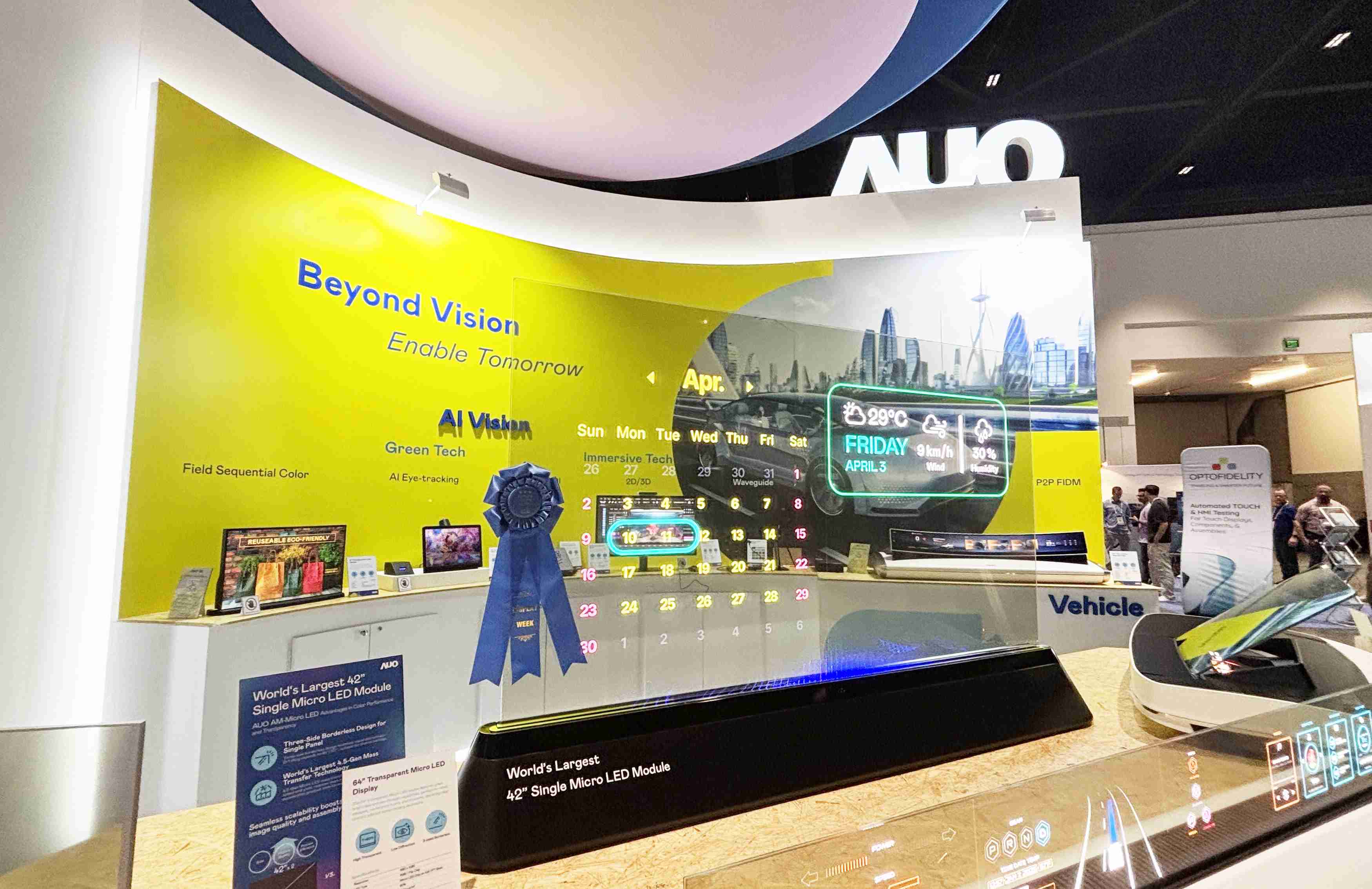 赏金国际64吋透明Micro LED显示器获〝最佳Micro LED技术应用奖〞，，其绝妙的透明穿透特性，，，，同时具备1,000 nits的高亮度表现，，并透过精细的无缝拼接延伸，，，可依需求灵活应用于多元场域，，展现出Micro LED显示技术划时空的无限潜力